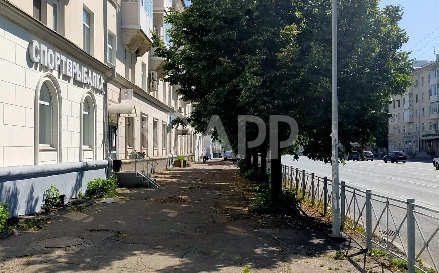 Сдаю 111м² на трафике под услуги или офис фото