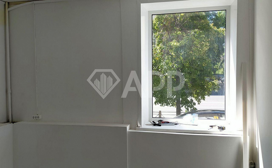 Сдаю 111м² на трафике под услуги или офис фото