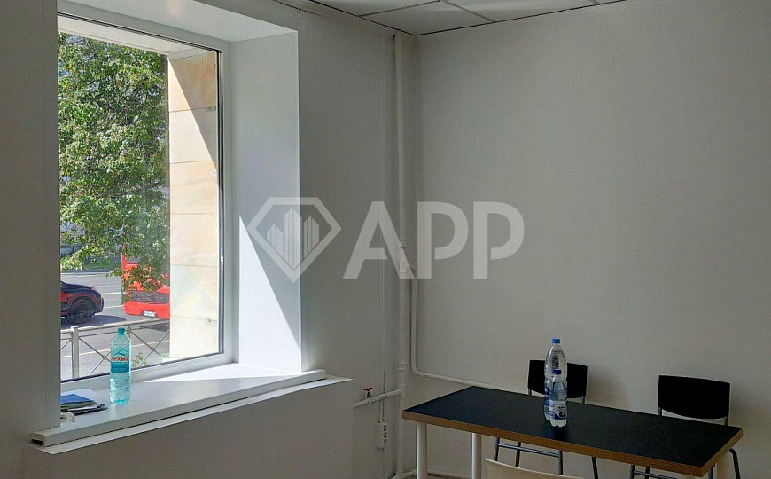 Сдаю 111м² на трафике под услуги или офис фото