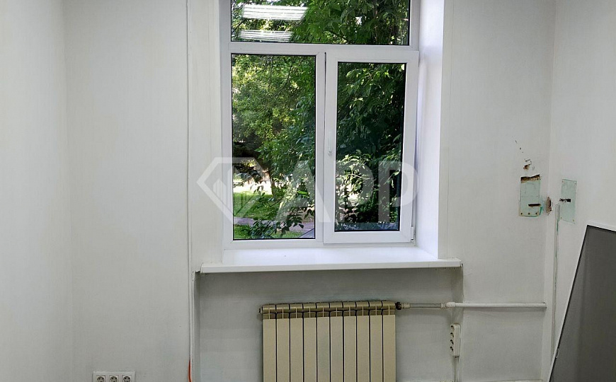 Сдаю 111м² на трафике под услуги или офис фото