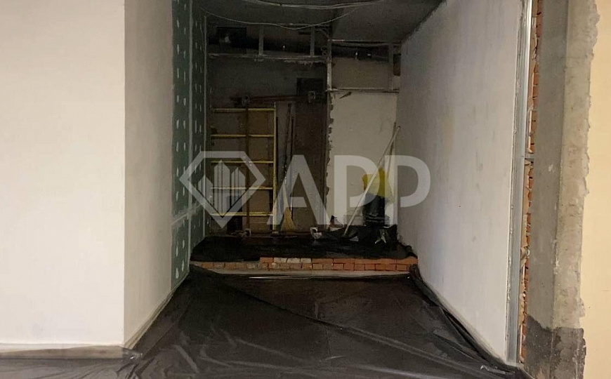 С новым ремонтом. Удобная локация. Свой паркинг. фото