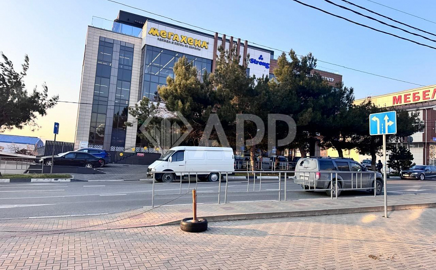 Сдаю торговое помещение, 620 м² фото