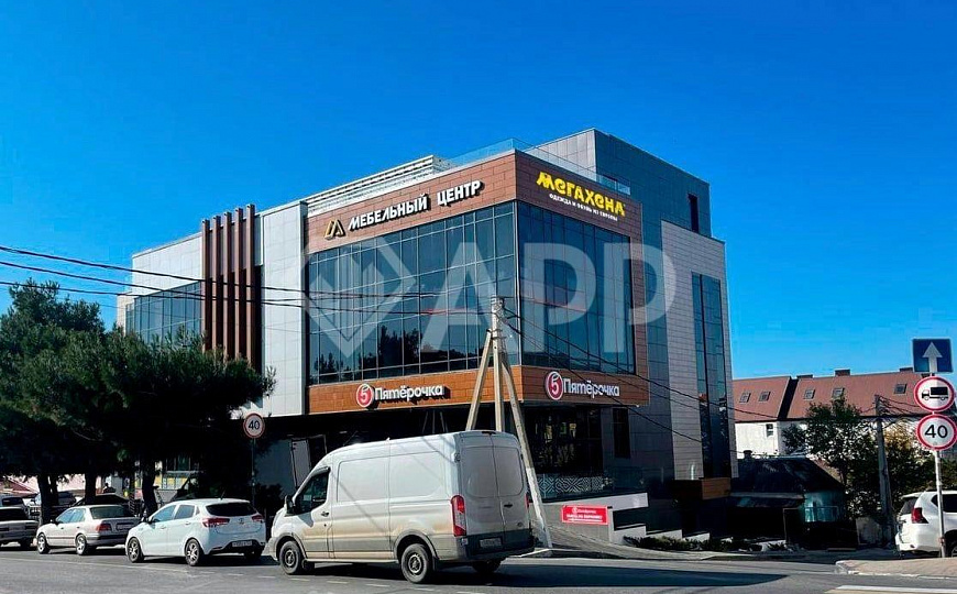 Сдаю торговое помещение, 620 м² фото