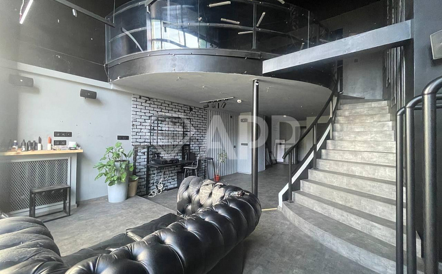 109 м2/Угол/Рядом с кофейней/витрины в пол/Садовая фото