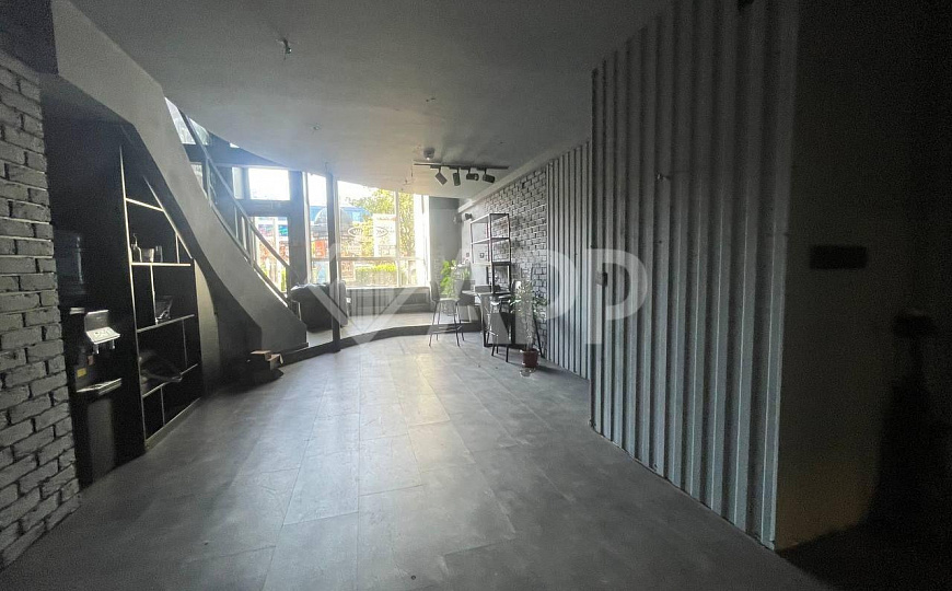 109 м2/Угол/Рядом с кофейней/витрины в пол/Садовая фото