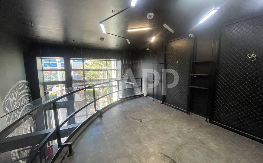 109 м2/Угол/Рядом с кофейней/витрины в пол/Садовая фото