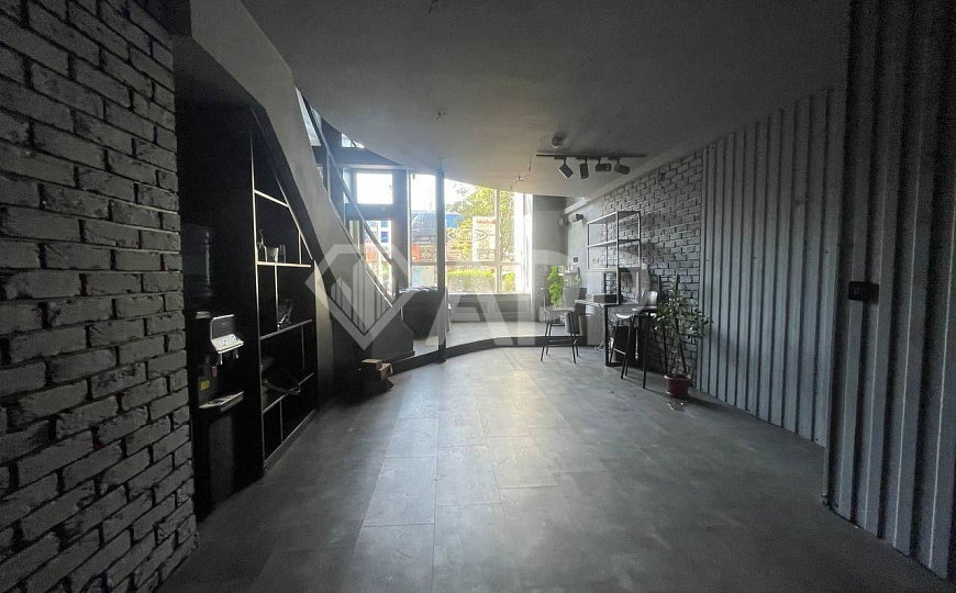 109 м2/Угол/Рядом с кофейней/витрины в пол/Садовая фото