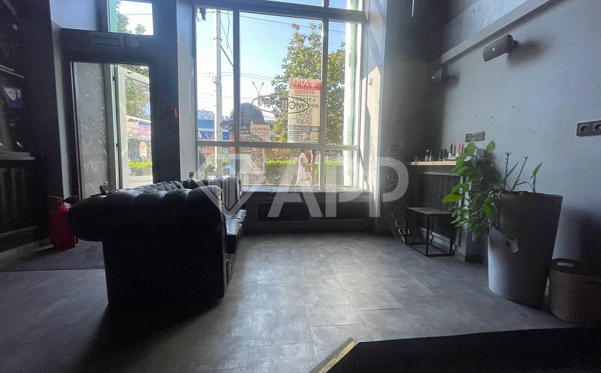 109 м2/Угол/Рядом с кофейней/витрины в пол/Садовая фото