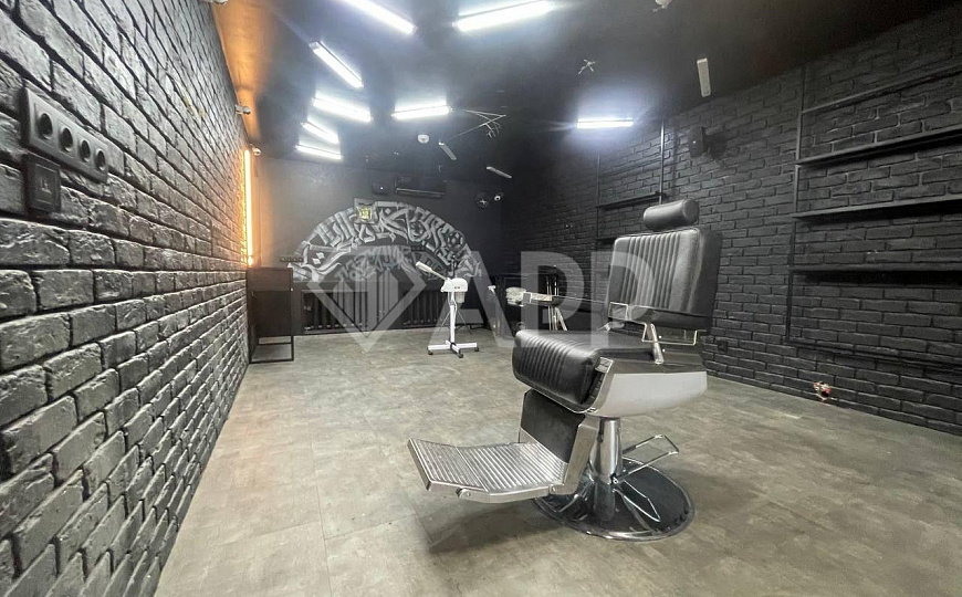 109 м2/Угол/Рядом с кофейней/витрины в пол/Садовая фото