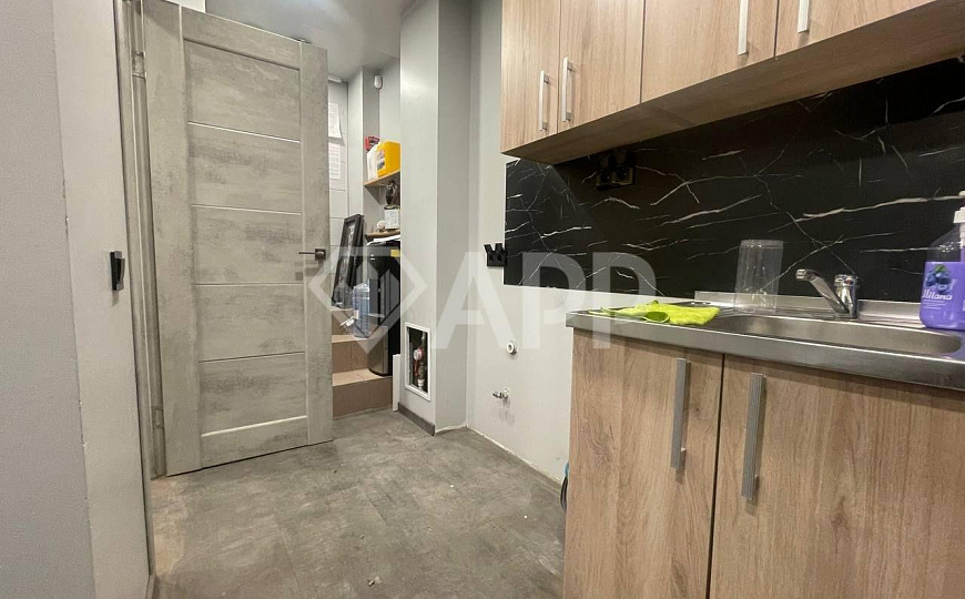 109 м2/Угол/Рядом с кофейней/витрины в пол/Садовая фото