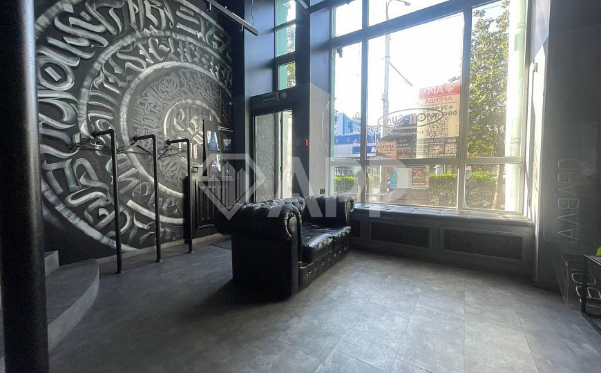 109 м2/Угол/Рядом с кофейней/витрины в пол/Садовая фото