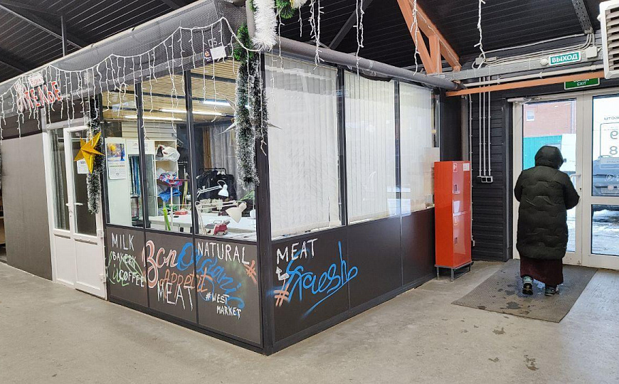 Сдам витрину 4,5 м² фото