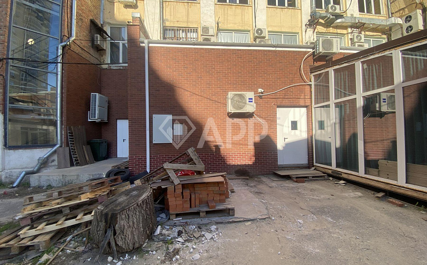 Ремонт.2Входа.Рядом 2 кофейни.Вкусно и точка, 73 м² фото