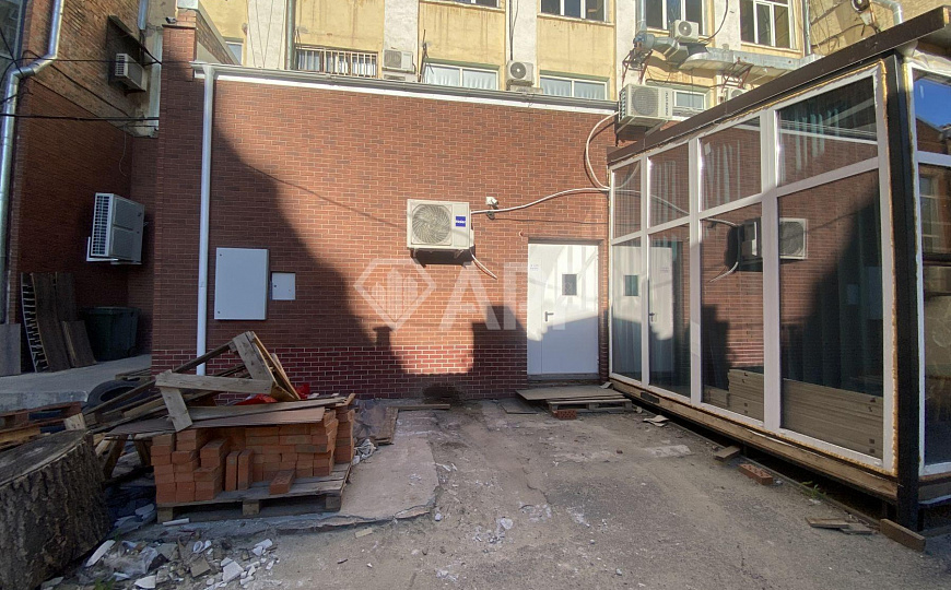 Ремонт.2Входа.Рядом 2 кофейни.Вкусно и точка, 73 м² фото