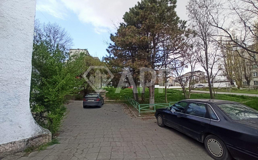 Сдам торговое помещение 342 м2 фото