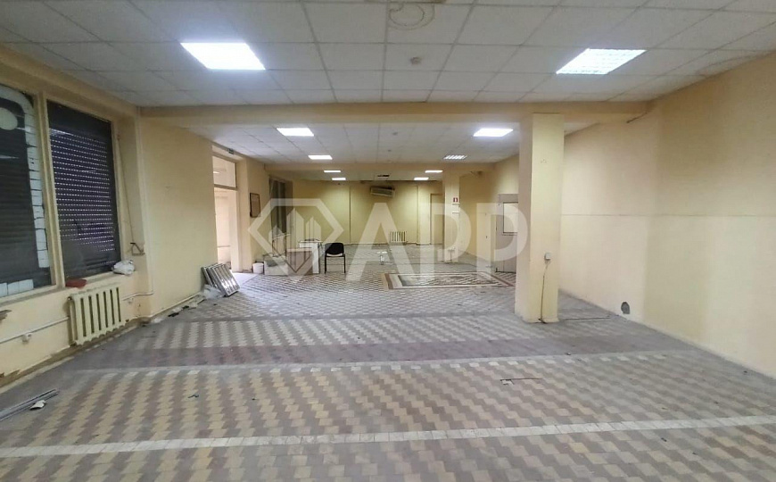 Сдам торговое помещение 342 м2 фото