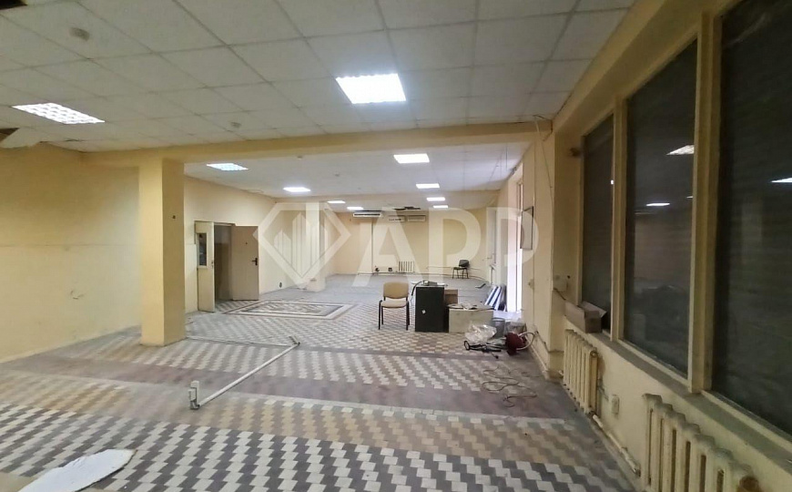 Сдам торговое помещение 342 м2 фото