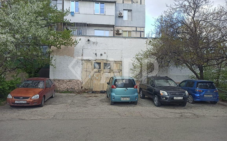 Сдам торговое помещение 342 м2 фото