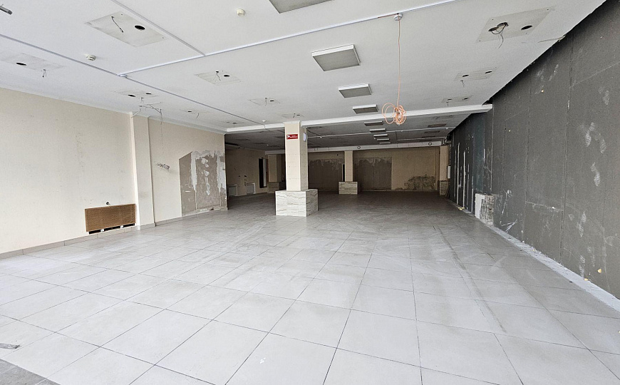 Торгово-офисное помещение 565 кв.м. фото