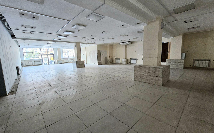 Торгово-офисное помещение 565 кв.м. фото