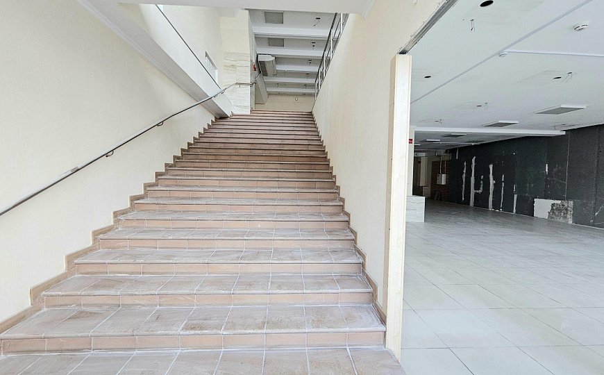 Торгово-офисное помещение 565 кв.м. фото