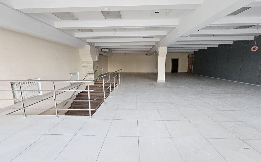 Торгово-офисное помещение 565 кв.м. фото