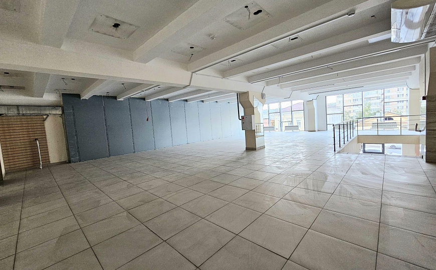 Торгово-офисное помещение 565 кв.м. фото