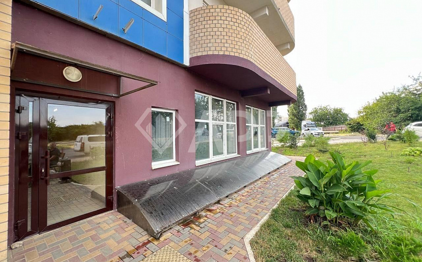 Продаю торговое помещение, 264,7 м² фото