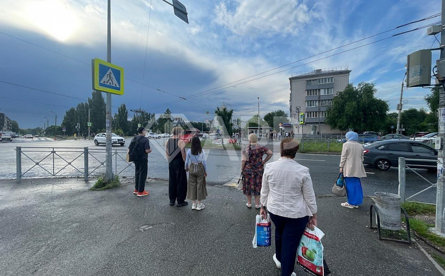 Cдаю отдельно стоящее здание у метро. фото