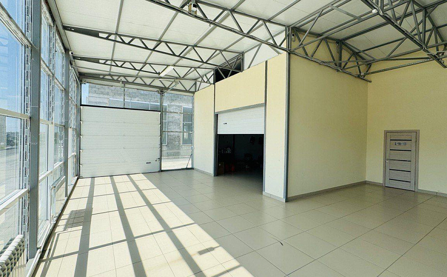 Площадь для любого бизнеса в новом здании с фасадом 357 м² фото