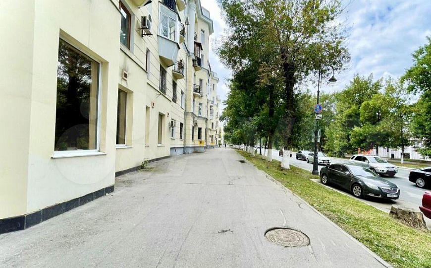 Помещение 407м² на «Набережной» с высоким трафиком фото