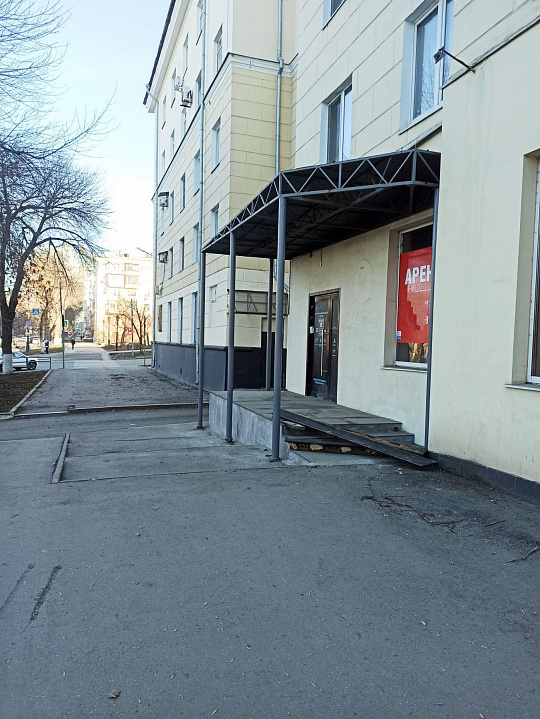 Помещение 407м² на «Набережной» с высоким трафиком фото