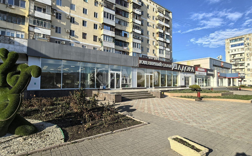 Сдаю торговое помещение, 290 м² фото