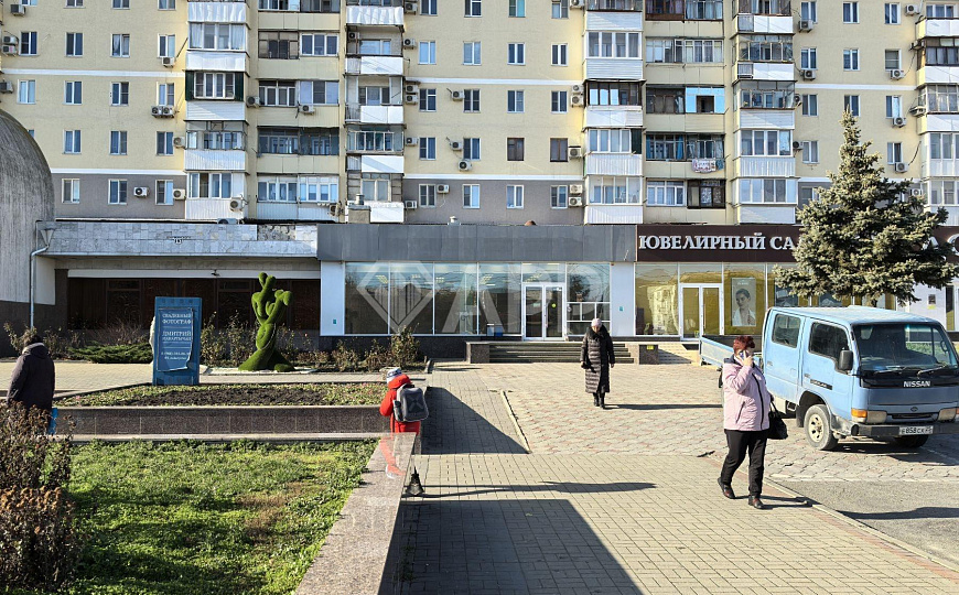 Сдаю торговое помещение, 290 м² фото