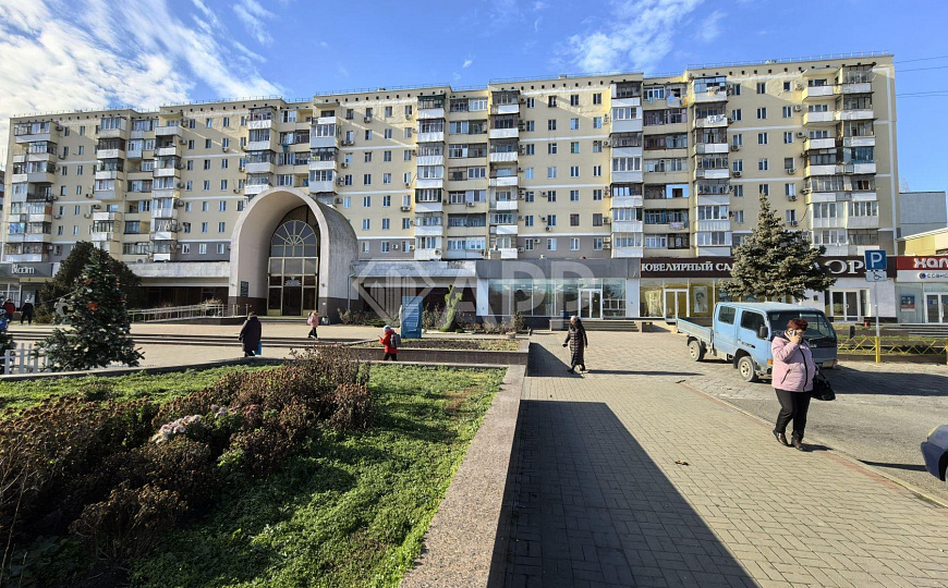 Сдаю торговое помещение, 290 м² фото
