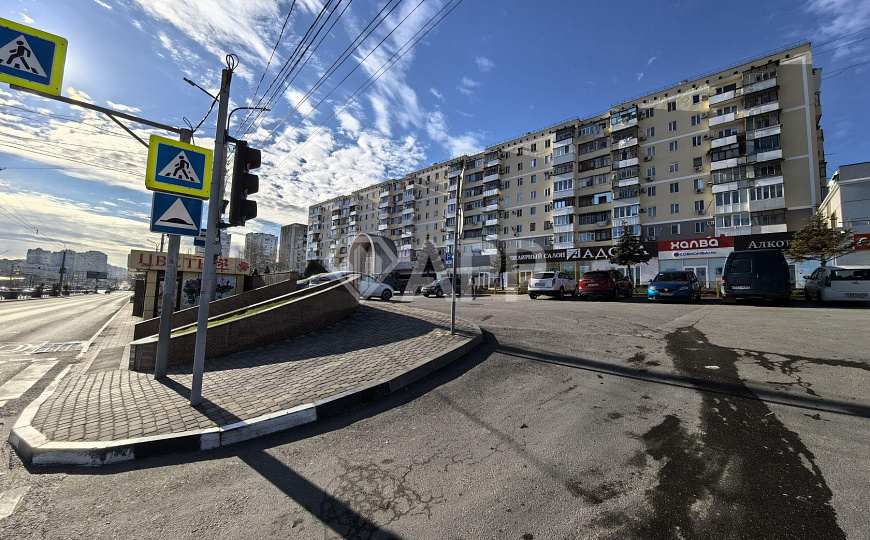 Сдаю торговое помещение, 290 м² фото