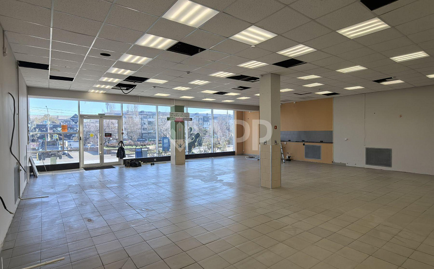 Сдаю торговое помещение, 290 м² фото