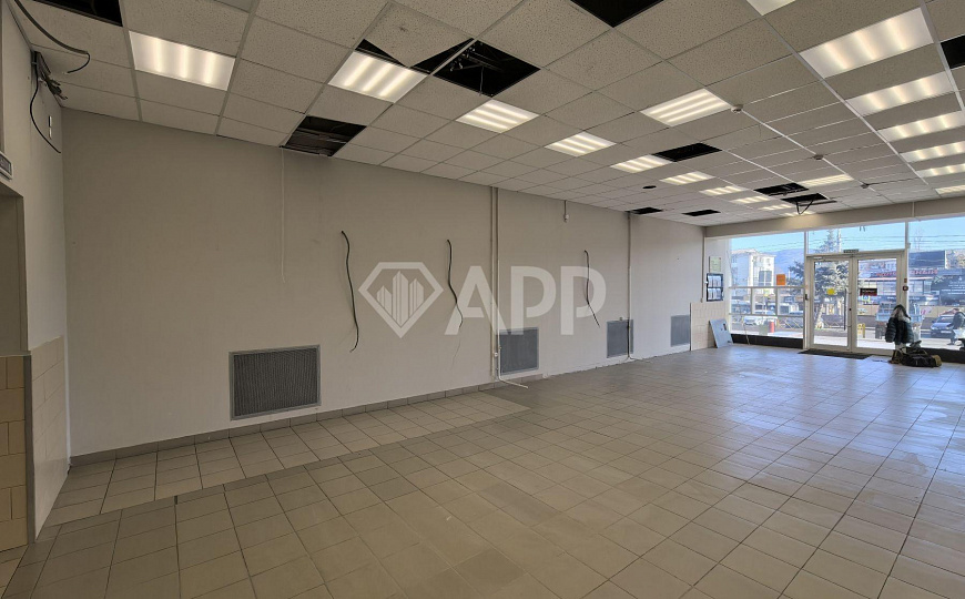 Сдаю торговое помещение, 290 м² фото