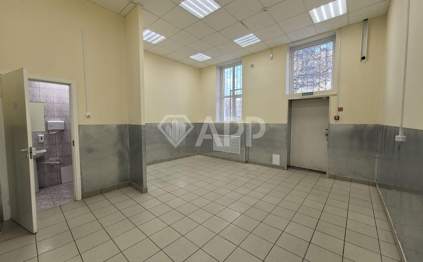 Сдаю торговое помещение, 290 м² фото