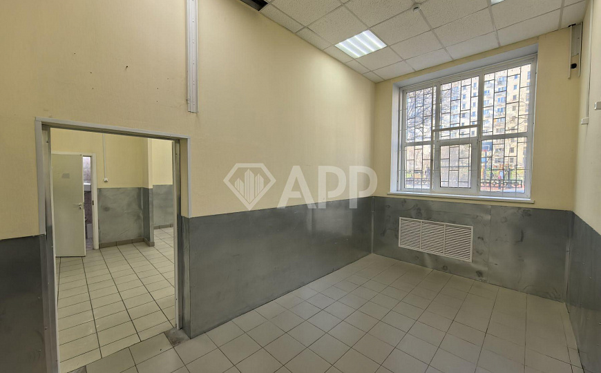 Сдаю торговое помещение, 290 м² фото