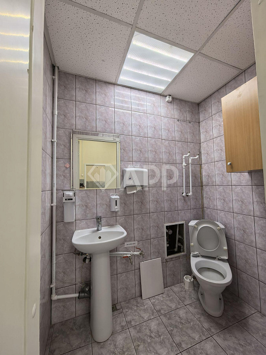 Сдаю торговое помещение, 290 м² фото