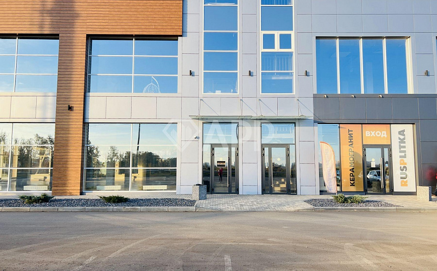 Сдаю торговое помещение, 296, 4 м² фото