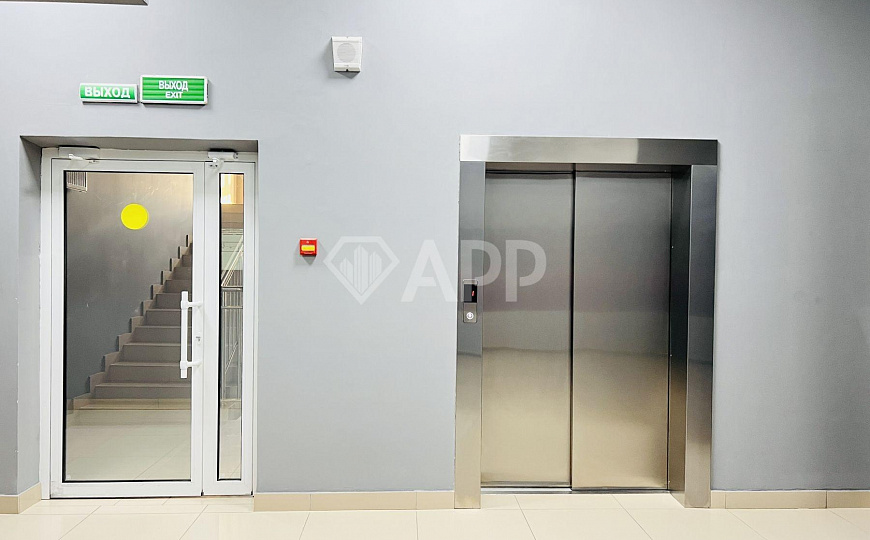 Сдаю торговое помещение, 296, 4 м² фото