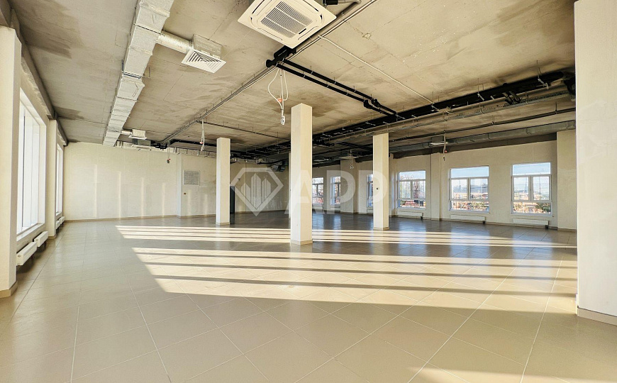 Сдаю торговое помещение, 296, 4 м² фото