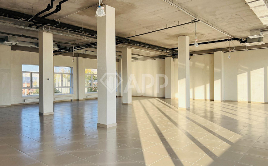 Сдаю торговое помещение, 296, 4 м² фото