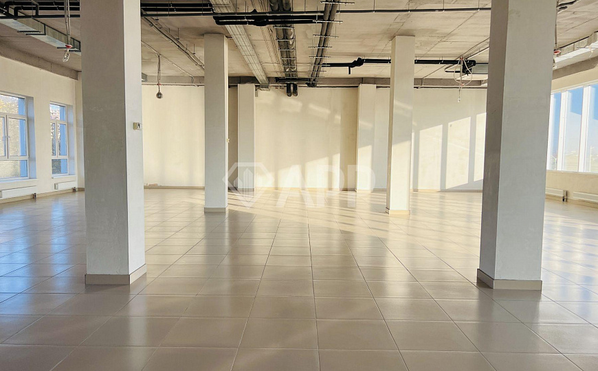 Сдаю торговое помещение, 296, 4 м² фото