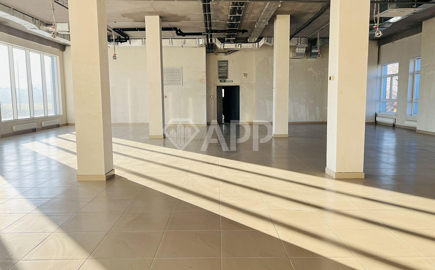 Сдаю торговое помещение, 296, 4 м² фото