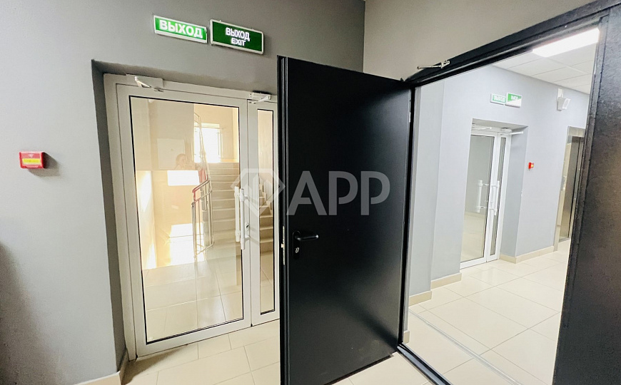 Сдаю торговое помещение, 296, 4 м² фото