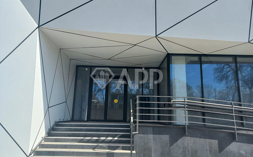 Сдам торговое помещение, 746 м² фото