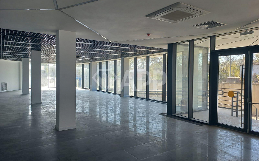 Сдам торговое помещение, 746 м² фото